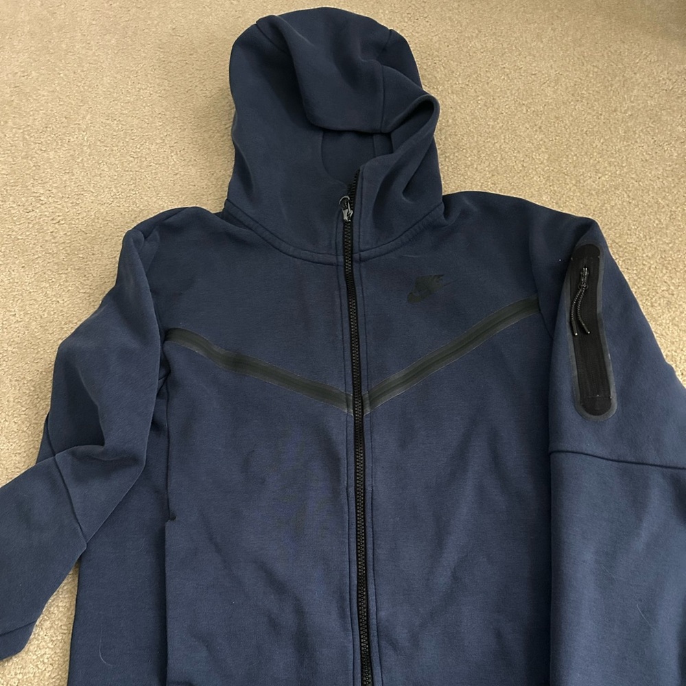 Mens Nike Tech. Navy xs